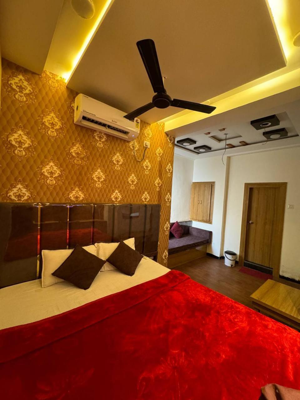 U2 Hotel Wizard Palace Aurangabad  Buitenkant foto